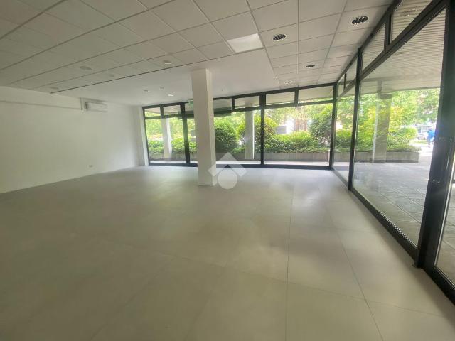 Locale Commerciale in affitto a Mancasale, Re