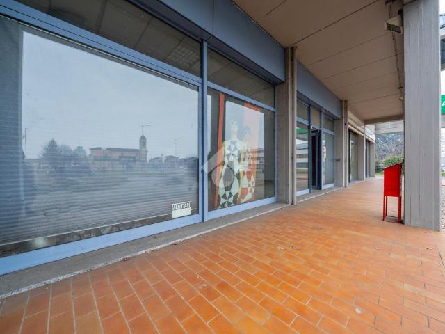Locale Commerciale in affitto a Mancasale, Re