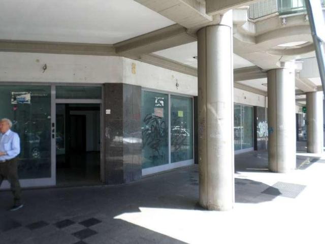 Locale Commerciale in affitto a Calabria, Cosenza