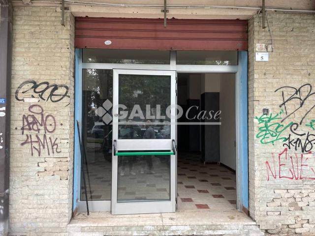 Locale Commerciale in affitto a Calabria, Cosenza