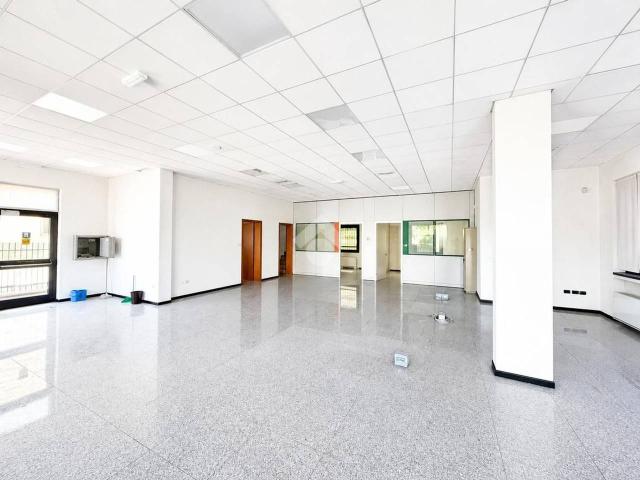 Locale Commerciale in affitto a Resana, Veneto