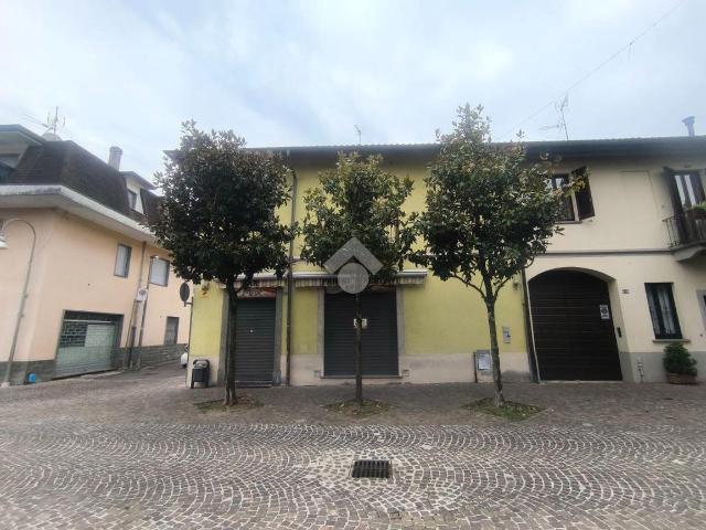 Locale Commerciale in affitto a Rescaldina, Lombardia