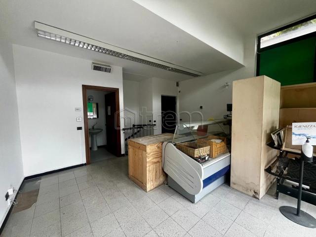 Locale Commerciale in affitto a Lucernate, Rho
