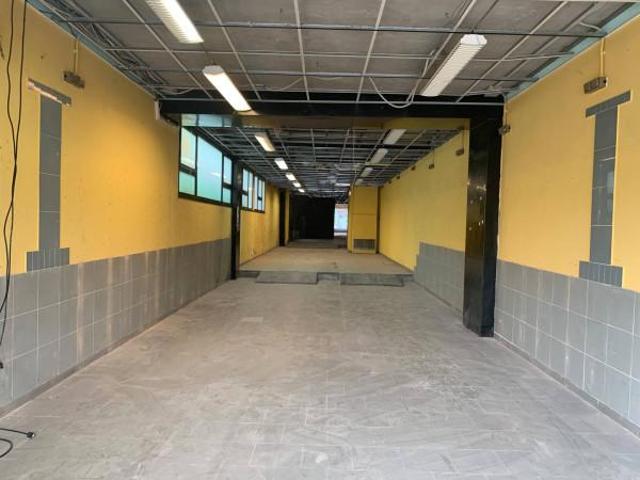 Locale Commerciale in affitto a Riccione, Reggio Emilia