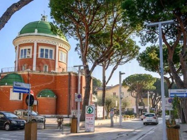 Locale Commerciale in affitto a Riccione, Reggio Emilia