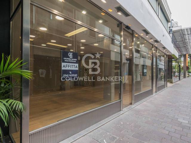 Locale Commerciale in affitto a Riccione, Reggio Emilia
