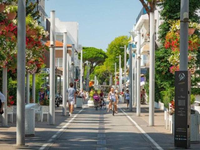 Locale Commerciale in affitto a Riccione, Reggio Emilia