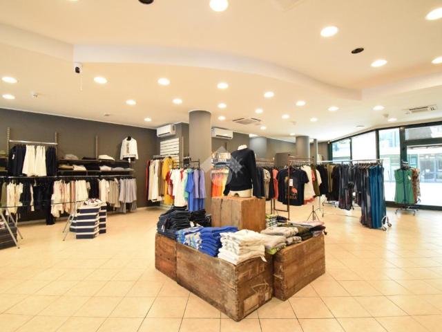 Locale Commerciale in affitto a Alba, Riccione