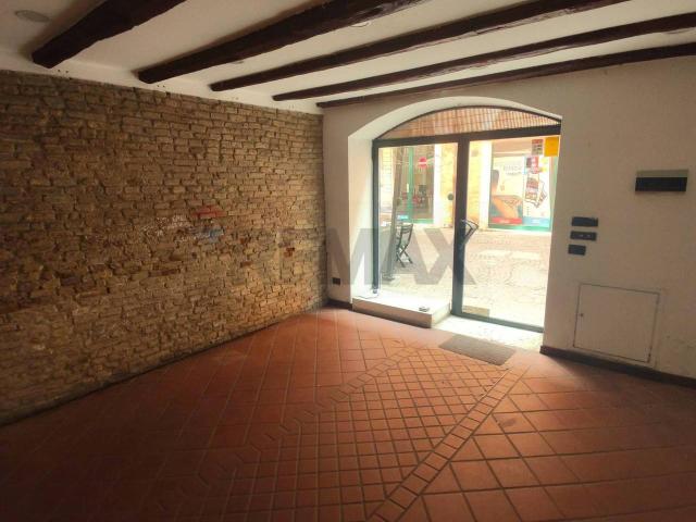 Locale Commerciale in affitto a Rimini, Reggio Emilia