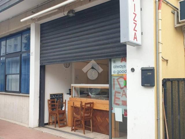 Locale Commerciale in affitto a Rimini, Reggio Emilia