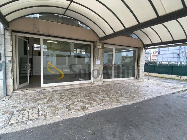 Locale Commerciale in affitto a Rimini, Reggio Emilia