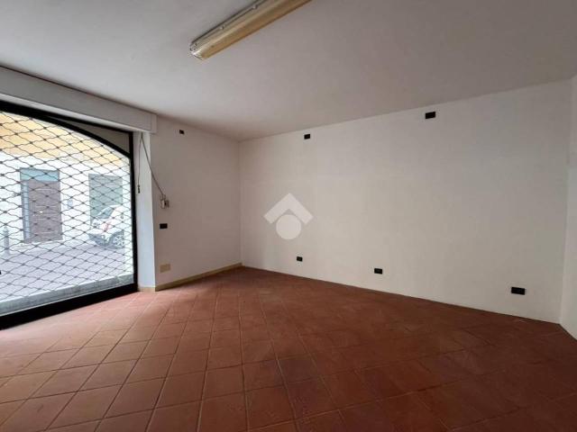 Locale Commerciale in affitto a Rimini, Reggio Emilia
