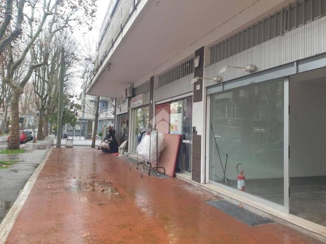 Locale Commerciale in affitto a Rimini, Reggio Emilia