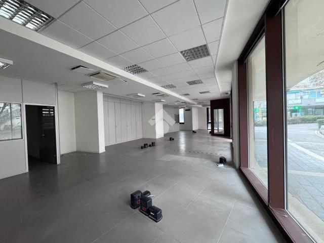 Locale Commerciale in affitto a Rimini, Reggio Emilia