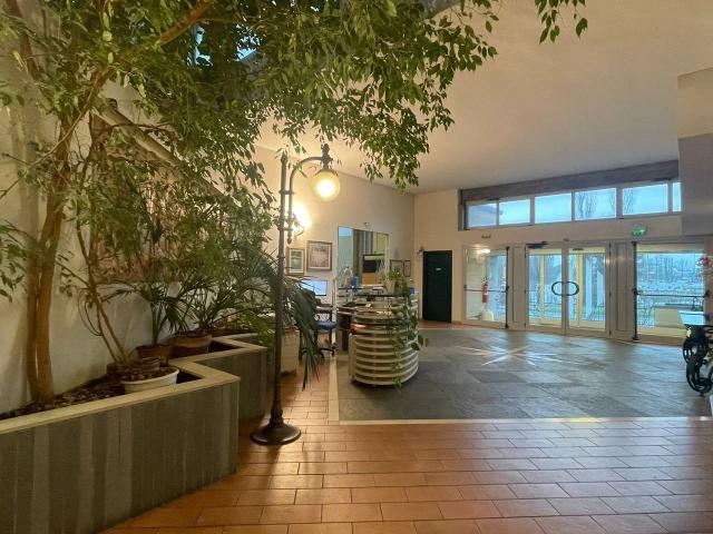 Locale Commerciale in affitto a Rimini, Reggio Emilia