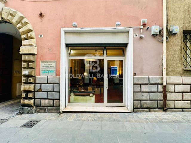 Locale Commerciale in affitto a Rimini, Reggio Emilia