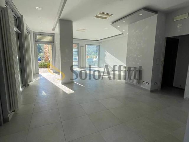 Locale Commerciale in affitto a Marche, Ascoli Piceno