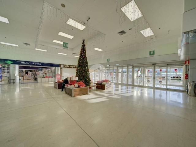 Locale Commerciale in affitto a Piemonte, Torino