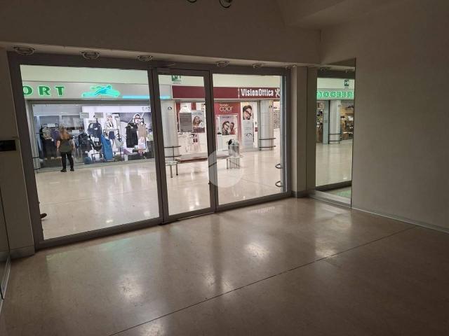 Locale Commerciale in affitto a Piemonte, Torino