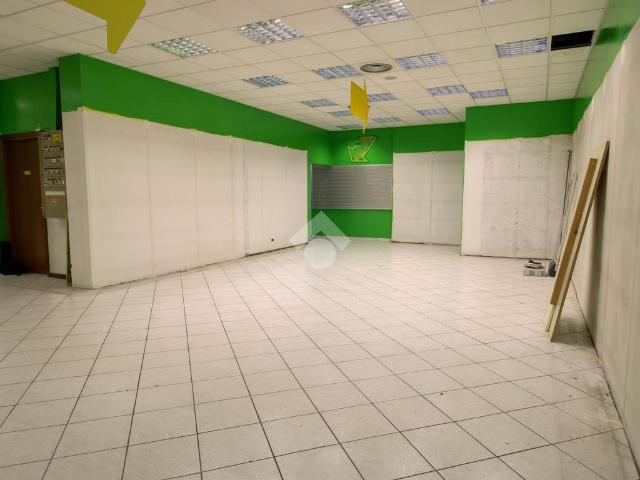 Locale Commerciale in affitto a Rogeno, Lombardia