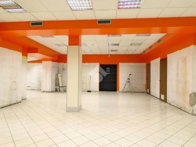 Locale Commerciale in affitto a Rogeno, Lombardia