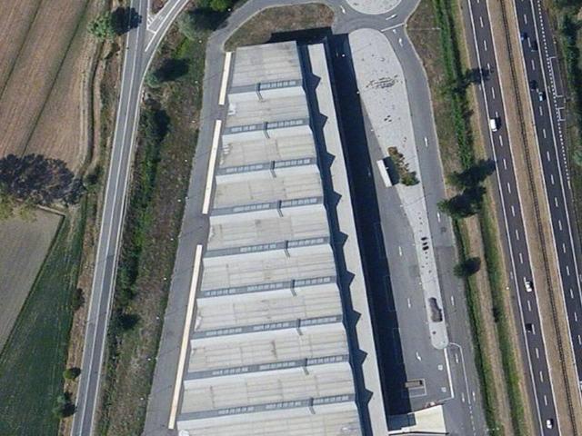 Locale Commerciale in affitto a Pianura Reggiana, Re
