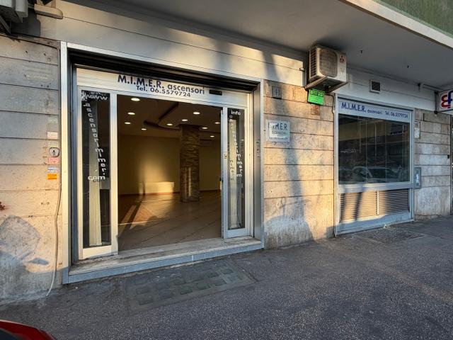 Locale Commerciale in affitto a Municipio Roma XI, Roma Capitale