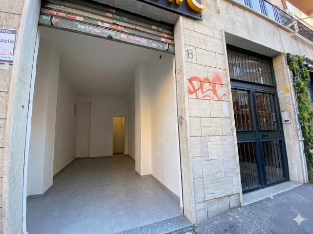 Locale Commerciale in affitto a Municipio Roma VII, Roma Capitale