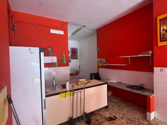 Locale Commerciale in affitto a Municipio Roma VII, Roma Capitale