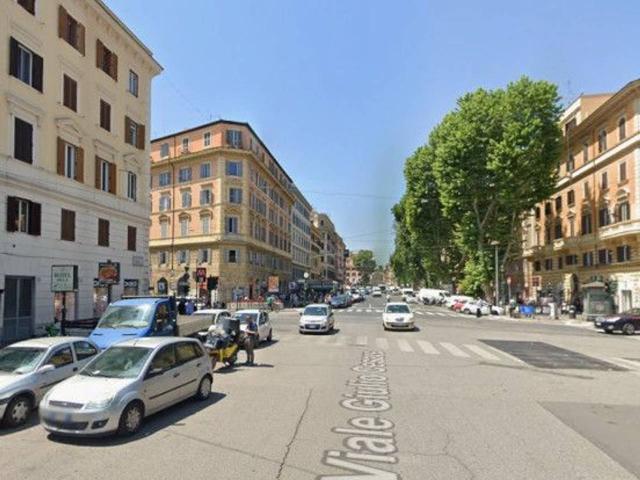 Locale Commerciale in affitto a Municipio Roma I, Roma Capitale
