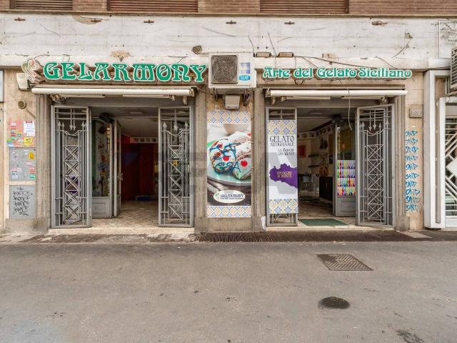 Locale Commerciale in affitto a Municipio Roma VII, Roma Capitale