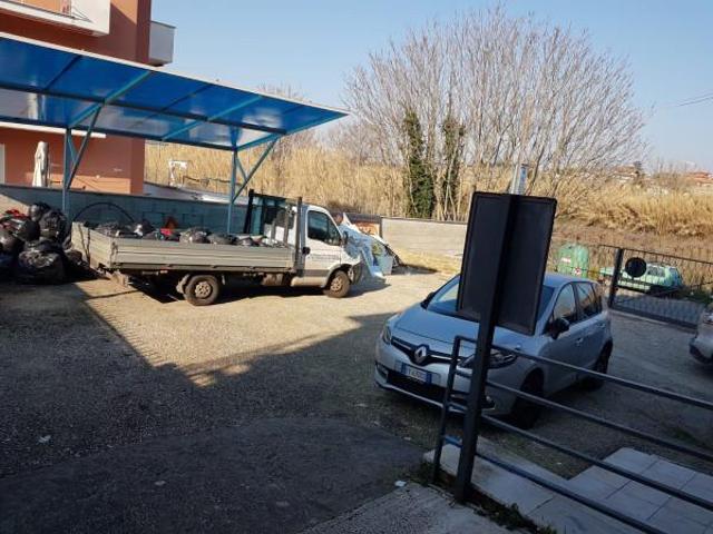 Locale Commerciale in affitto a Municipio Roma VII, Roma Capitale
