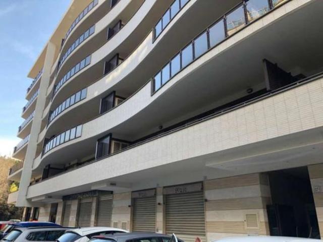Locale Commerciale in affitto a Municipio Roma IX, Roma Capitale