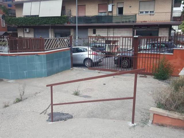 Locale Commerciale in affitto a Municipio Roma VI, Roma Capitale