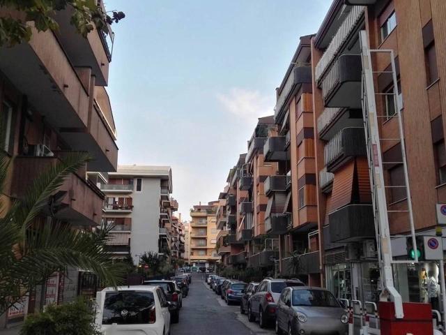 Locale Commerciale in affitto a Municipio Roma IV, Roma Capitale