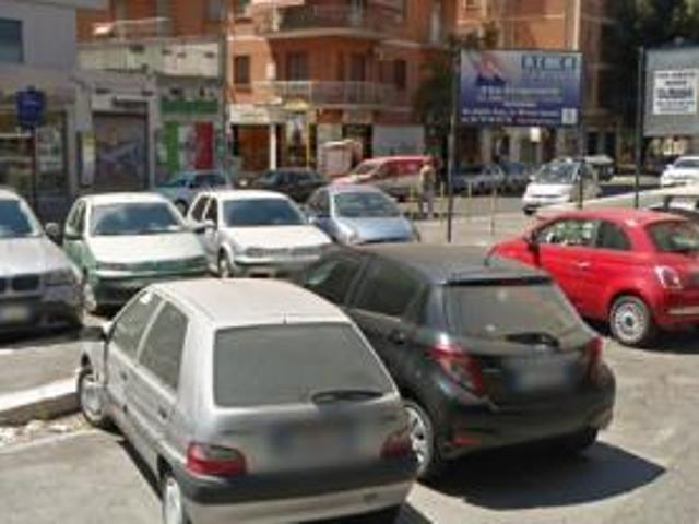 Locale Commerciale in affitto a Municipio Roma VII, Roma Capitale