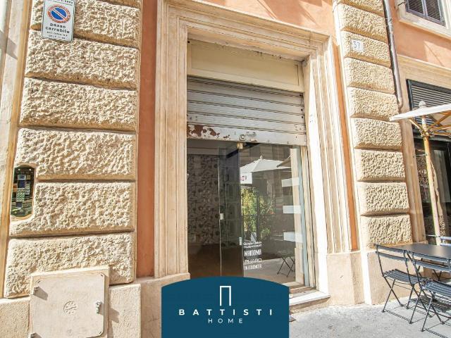 Locale Commerciale in affitto a Municipio Roma I, Roma Capitale
