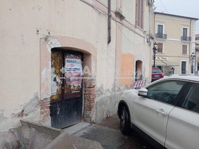 Locale Commerciale in affitto a Calabria, Cosenza