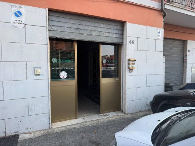 Locale Commerciale in affitto a Osteria del Curato, Roma Capitale