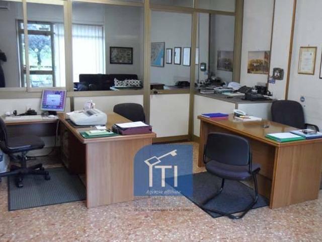 Locale Commerciale in affitto a Municipio Roma VIII, Roma Capitale