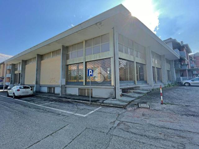 Locale Commerciale in affitto a Piemonte, Torino