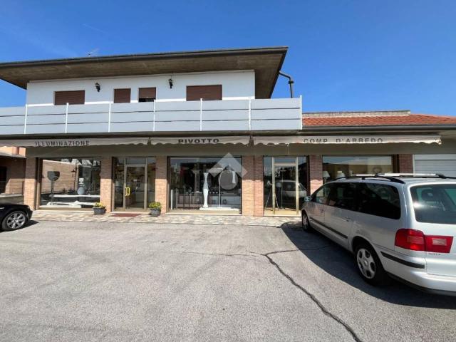 Locale Commerciale in affitto a Rosà, Veneto