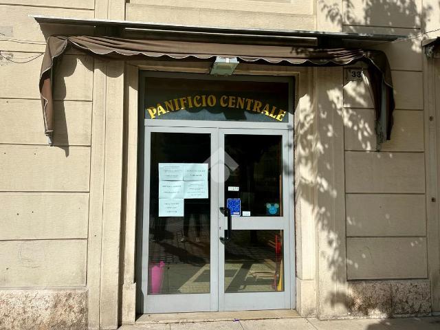Locale Commerciale in affitto a Comunità della Vallagarina, Borgo Sacco