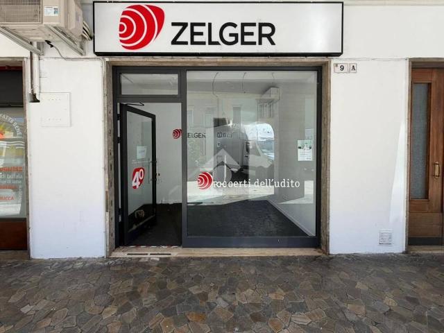 Locale Commerciale in affitto a Comunità della Vallagarina, Borgo Sacco