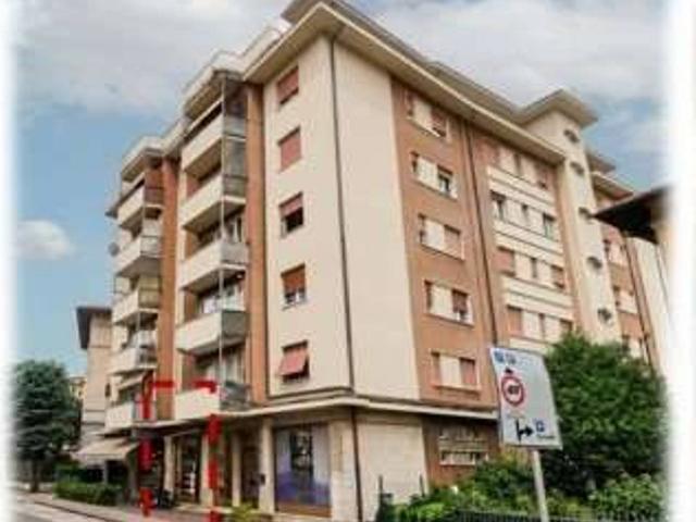 Locale Commerciale in affitto a Comunità della Vallagarina, Borgo Sacco