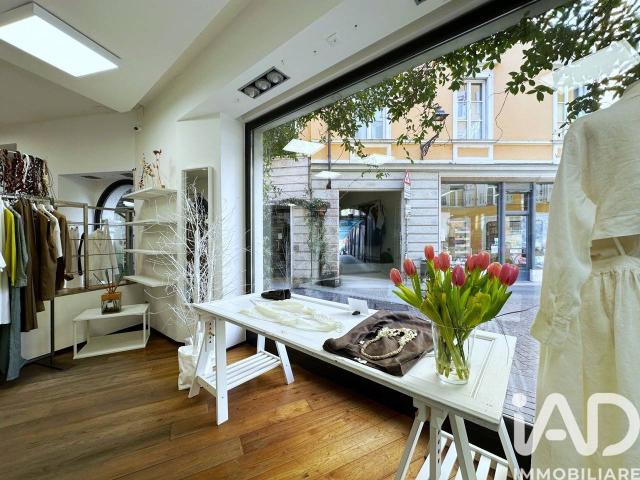 Locale Commerciale in affitto a Comunità della Vallagarina, Borgo Sacco