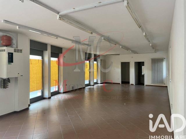 Locale Commerciale in affitto a Comunità della Vallagarina, Borgo Sacco