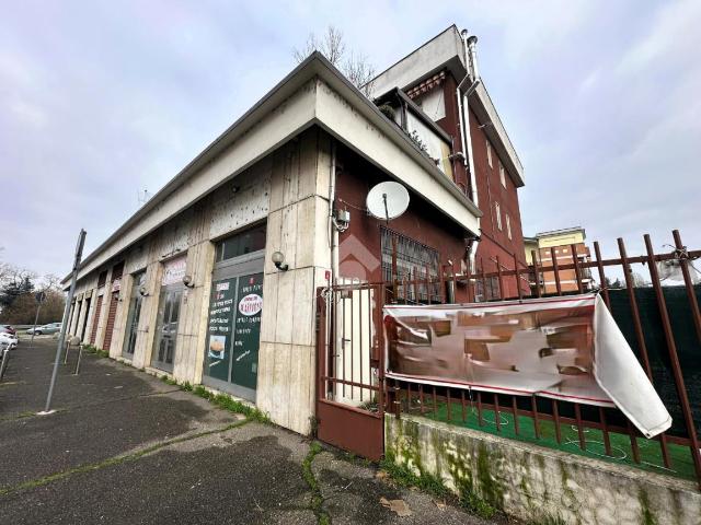 Locale Commerciale in affitto a Rozzano, Lombardia