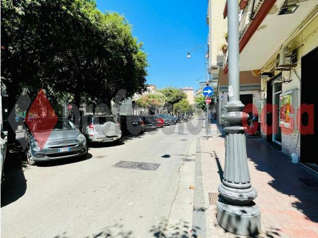 Locale Commerciale in affitto a Salerno, Torrione