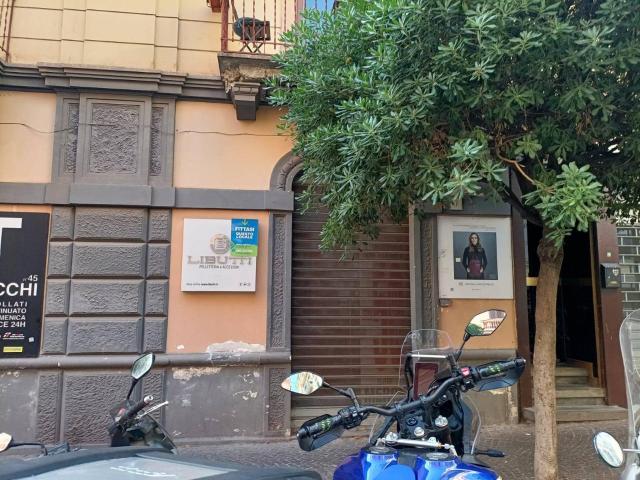 Locale Commerciale in affitto a Salerno, Campania